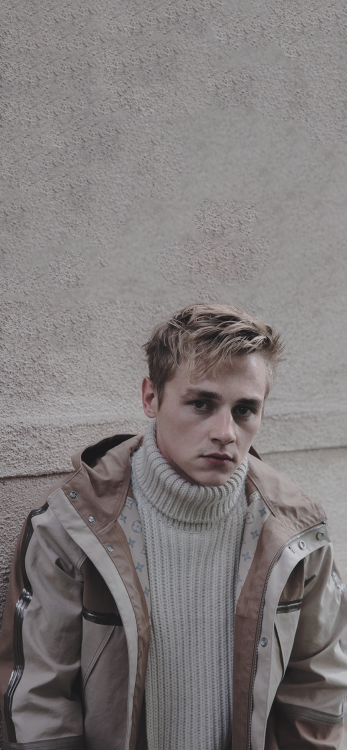 [dedicated to @deionswannabegirl - you’re welcome for the heart attack ♡]ben hardy lockscreensplease