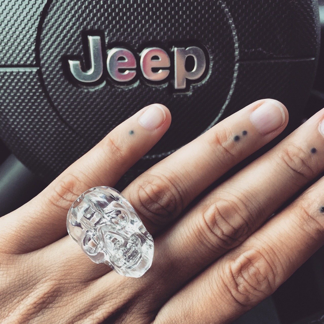 ladywithoutacause:
“ My crystal skull bling bling 💀💎 (it’s a Halloween ring 😂)
”