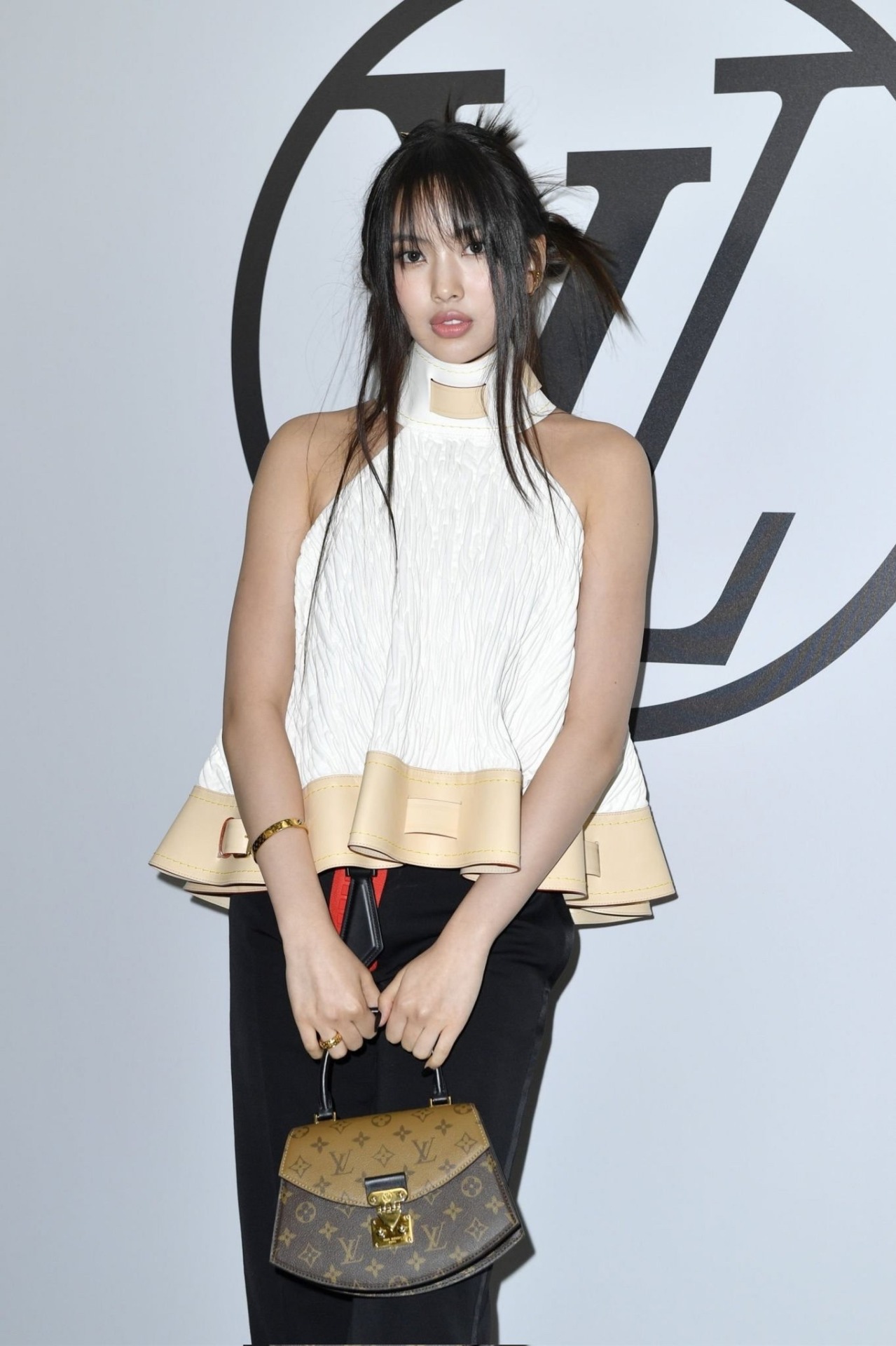 Louis Vuitton Brand Ambassador HYEIN flying out to Paris Fashion