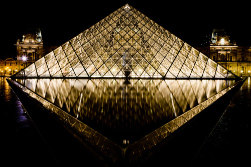 FOTO PIRAMIDE LOUVRE DE NOCHE