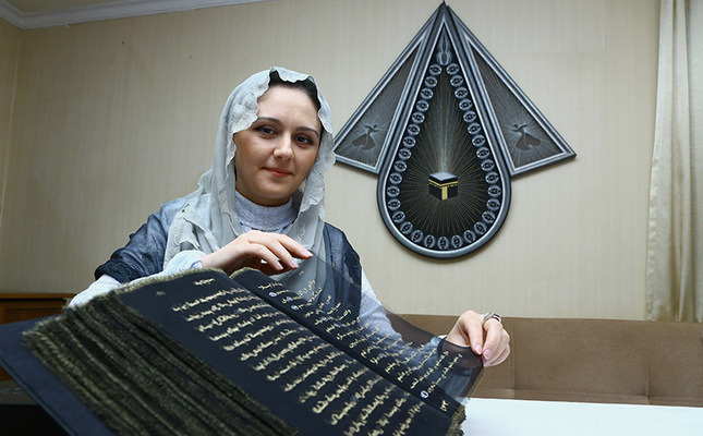 qmr:  Azerbaijani painter writes Quran on transparent silk pages Azerbaijani painter