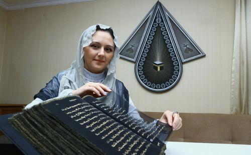 qmr: Azerbaijani painter writes Quran on transparent silk pages Azerbaijani painter and decorative artist Tünzale Memmedzade has transcribed the Quran onto transparent silk pages. Memmedzade, a 33-year-old artist, used 50 meters of transparent black