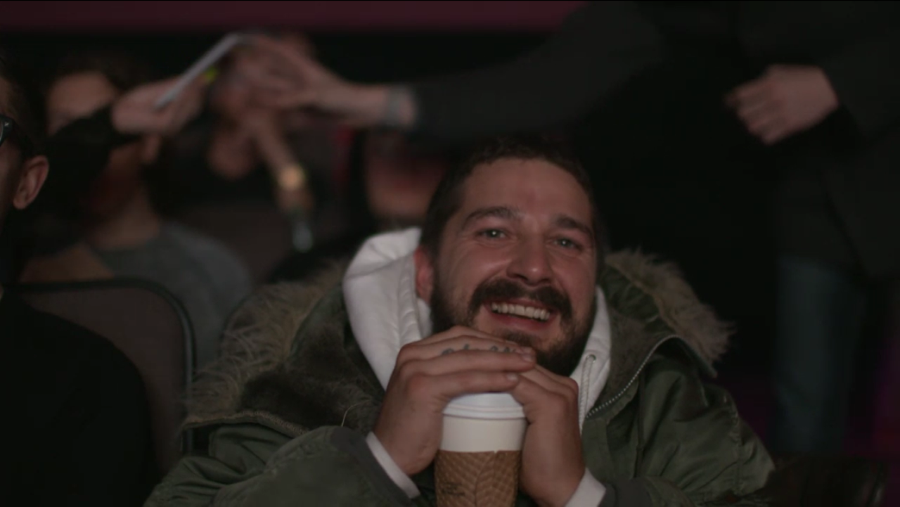 thekeyofreason:  small-yawn:  he’s so happy watching holes!!!  This is all I wanted