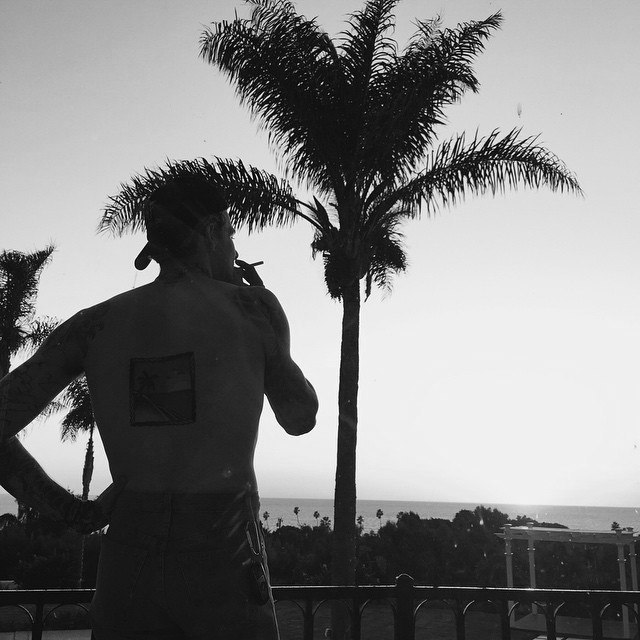 jeremyfreedman:  jesse + his new tattoo on his back [source]