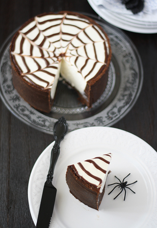 fullcravings:  Chocolate Spiderweb Cheesecake 
