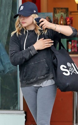 celebtights:  Chloe Grace Moretz camel toe