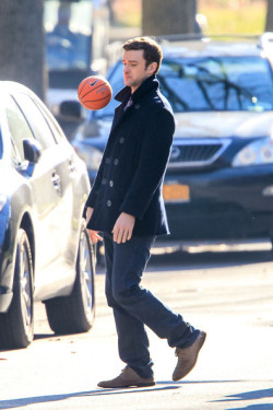 deerpong:  Justin Timberlake looks morose