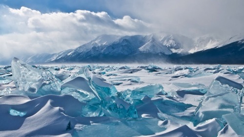 aquaticwonder:Shades of Turquoise IceIn the winter, for about five months or from January to May, th