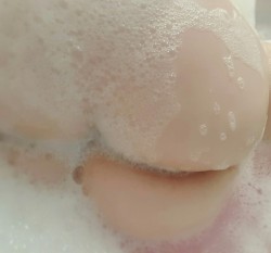 lolipie:  ♡ My big soapy butt in a lush