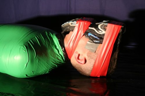 https://lovetapebondage.tumblr.com/post/142135297591