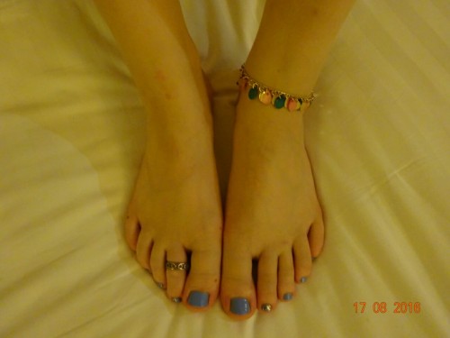 Sexy feet on the hotel bed ! Part 1