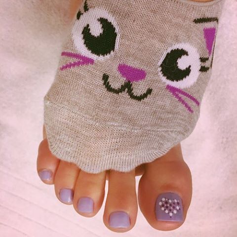 solecityusa: prettytoes69: On and off In appreciation of female feet, arches, toes and soles - http: