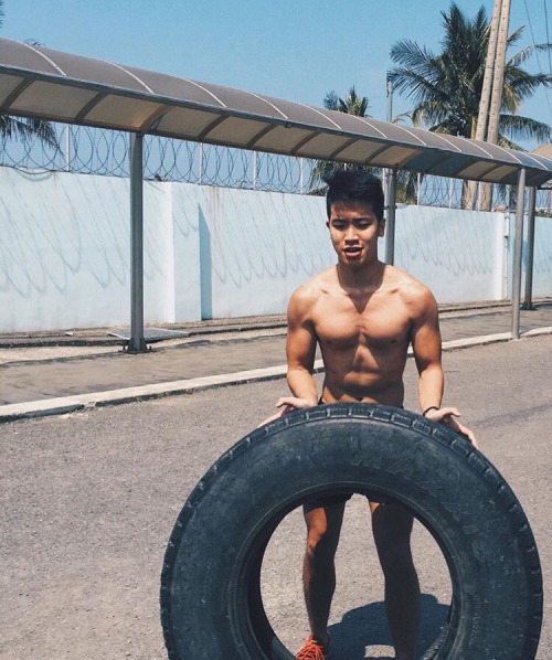 hotislandboys:  Wilfred Wong @wheelfret  