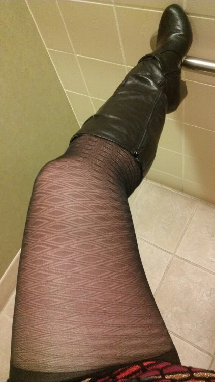 avgcouple:  Here’s one for all you shoe/boot/sock/stocking lovers.  Hope you enjoy!!!!  Yummy