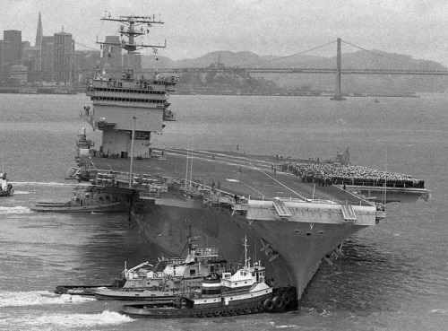 judgemark45:   In  1983, 3,000 friends and family of the crew of USS Enterpise waited on a  pier in the rain for the carrier to return from an 8 month cruise only  to see it get stuck in the San Francisco mud 1,000 yards out. The crew  lined the port