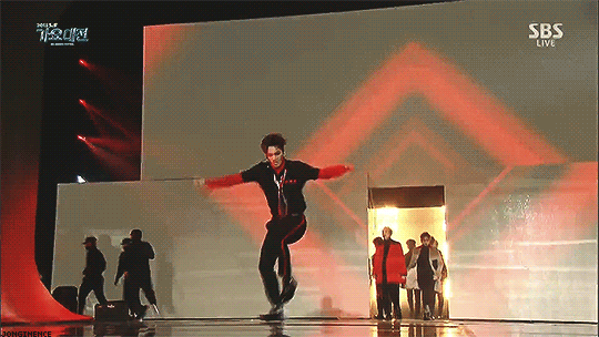jonginence:  when you and squad are ready to turn up 