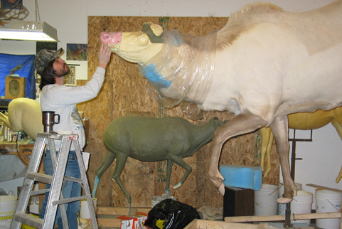 vague-humanoid: theoldbone: theoldbone: Three-time World Taxidermy Champion Ken Walker recreating an