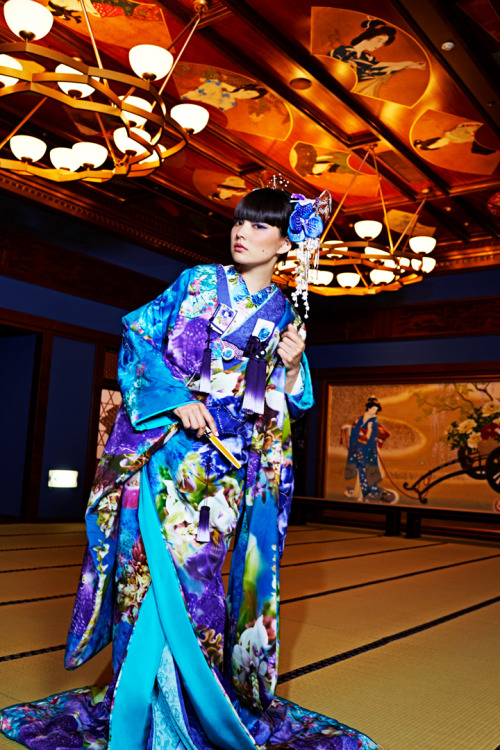 「M / mika ninagawa」 wedding kimono collectionMika Ninagawa is famous for her very colorful photos an