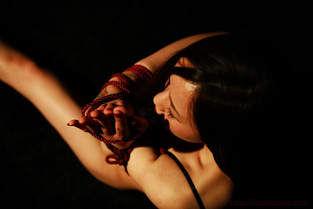 fossilofpain:  model: tear / photography by 石舟煌 Koh Ishifune http://fossilofpain.com