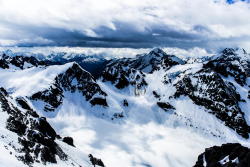leebarguss:  snowy mountains.. 雪山.. (by Daniel