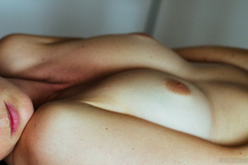 coquettish-ly:  Love me do… (by ♥ ropegirl ♥) 