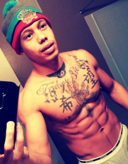 nightwolff24: MUNCHING ON THESE LIGHT SKINS