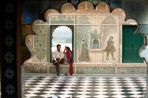 the-bureau-of-propaganda:Tourists rest during a tour of the City Palace in Udaipur, India - Ian Berr