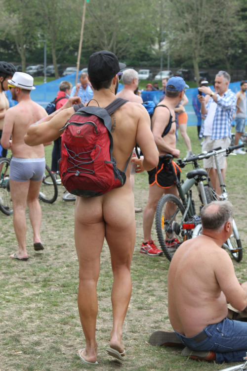 abrocuriousblog:  He’s hot and he knows it… Follow BroCurious!