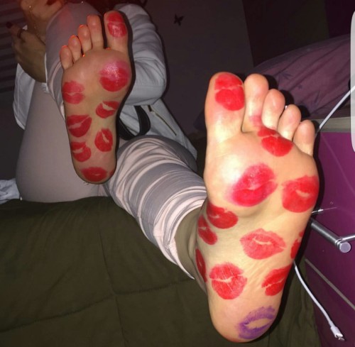 FLEEK 🦁 FEET porn pictures