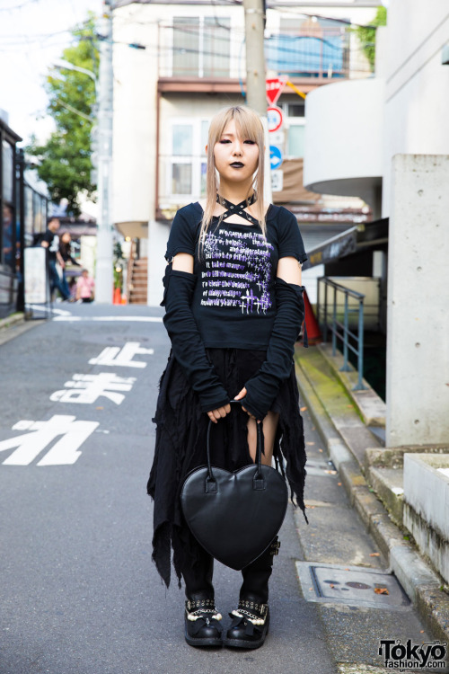 Janne Da Arc fan Rokurou on the street in Harajuku wearing a goth style featuring a Deorart top, res