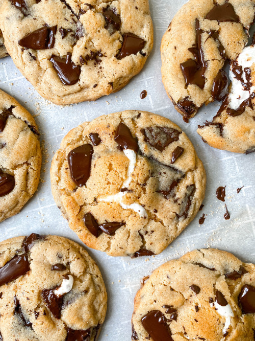 sweetoothgirl:  Soft and Gooey S’mores Stuffed Cookies