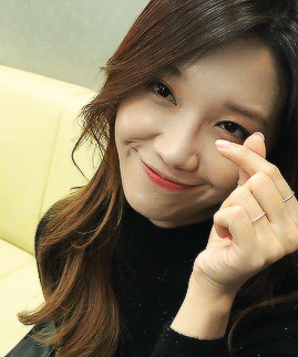 eunjieveryday:  Yeoshin sending us 💙💚💜💛