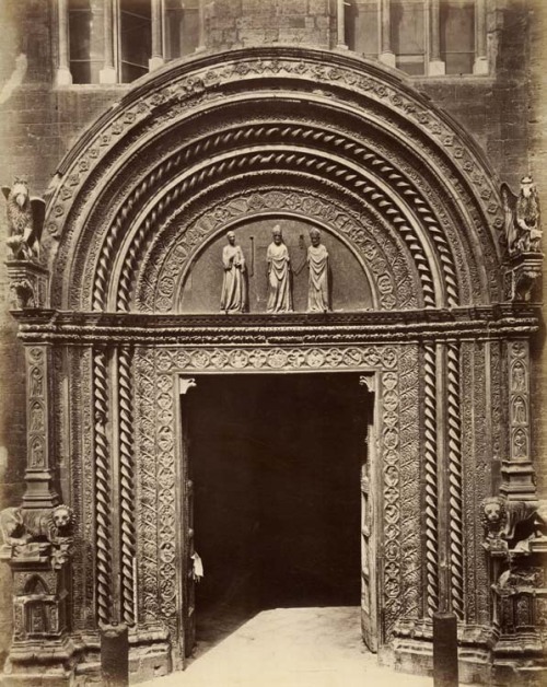 Leopold Alinari (attributed to) - Porta del Palazzo Publico ora Municipale, Perugia