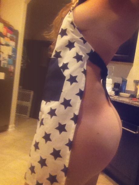 littlesexpet:  Spending my Saturday night baking cookies!^_^