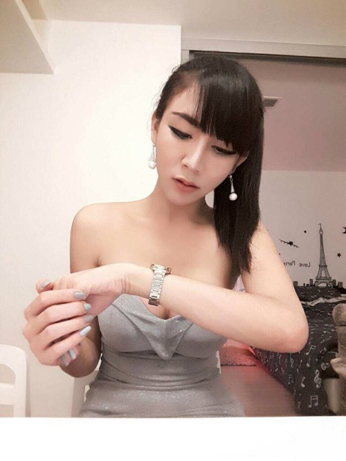 eddie8811: 曼谷臨時邀約探險～ 操爆極騷妖豔賤貨！！ 這操貨被幹到直接漏尿在床上