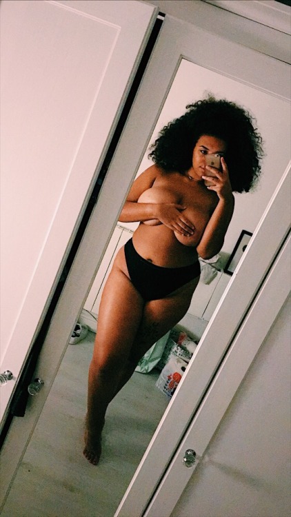 silverjets:  Feeling like a shell of a woman today… so here’s me looking like a queen instead