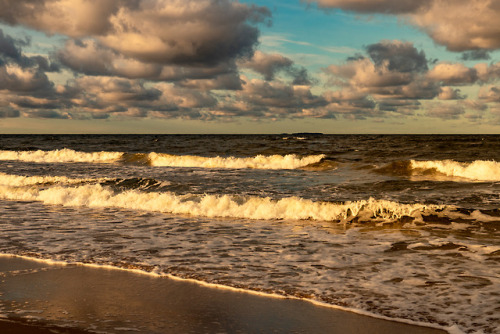 Yellow waves.Baltic Sea, 2018.