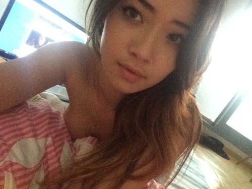 tiger-honey: on the bright side I just woke up (1:11p.m.) and found some pretty cute hangover selfie