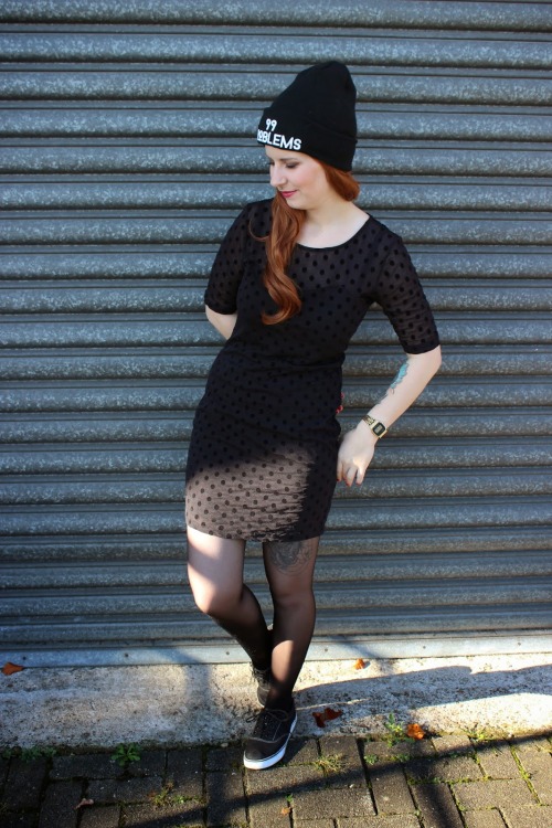 Beanie - click Sweatjacket - click Dress - click (via Feuer fangen: Outfit: 99Problems) Fashionmyleg