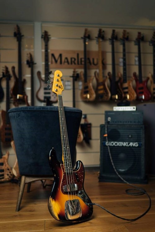 frenchkriss:Fender Bass