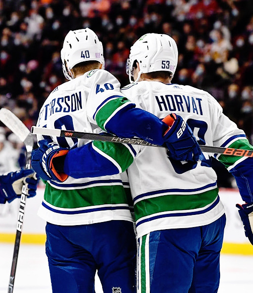 bohorvat:Elias Pettersson and Bo Horvat celebrate Pettersson’s goal in a game against the Mont