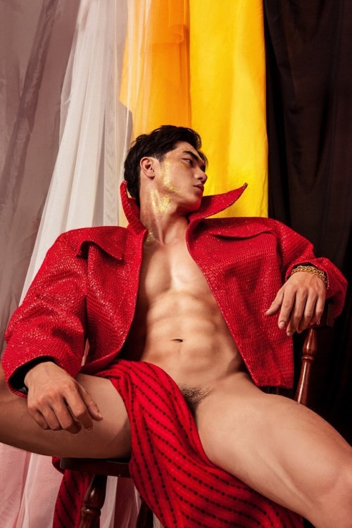 artoffreddieniem-blog:  【The Year of The Dag 狗年·组照】#Instagram摄影师&男模# 摄影师： Quang Ta （Facebook）名模 / 私家教练 Tiến Văn Lê 出镜 / ins： leefitvn ​​​​   我在微博： @森林画册        