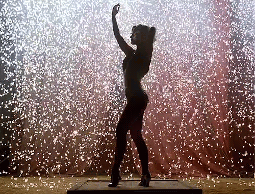subaqvatic:  “Spotlight on me and I’m ready to break…”
