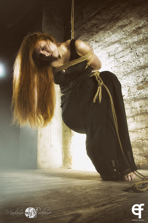 EleganceModel: Tenoquas     Ropes: Madame Salome     Picture: Edelfotos Darksite