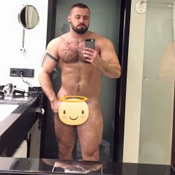 malefeed:   niks_shape_up: Oh a mirror!💁🏼😈