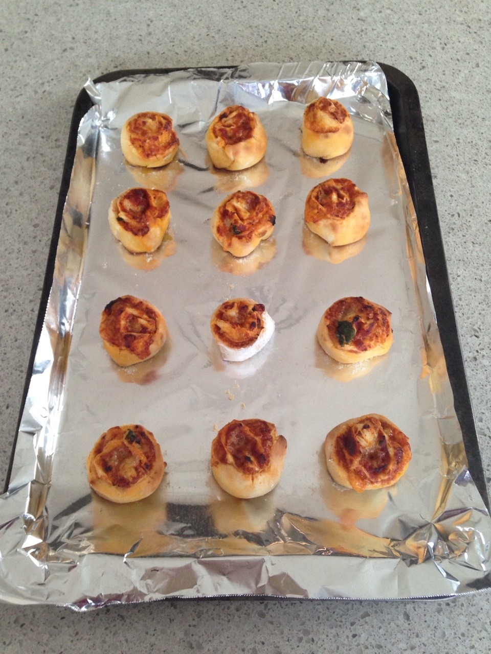 pizzapastacake:  Homemade pizza rolls. Simple, Quick and delicious!