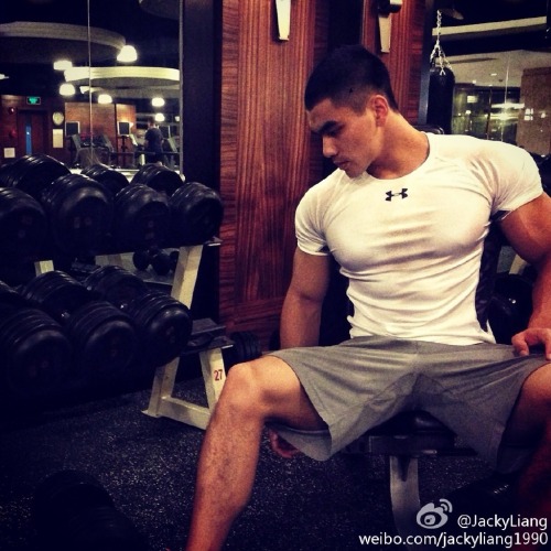 saasian: orientalust: asianhunk-pecs-nips-asses: Wow!! Everything I want Nice chest