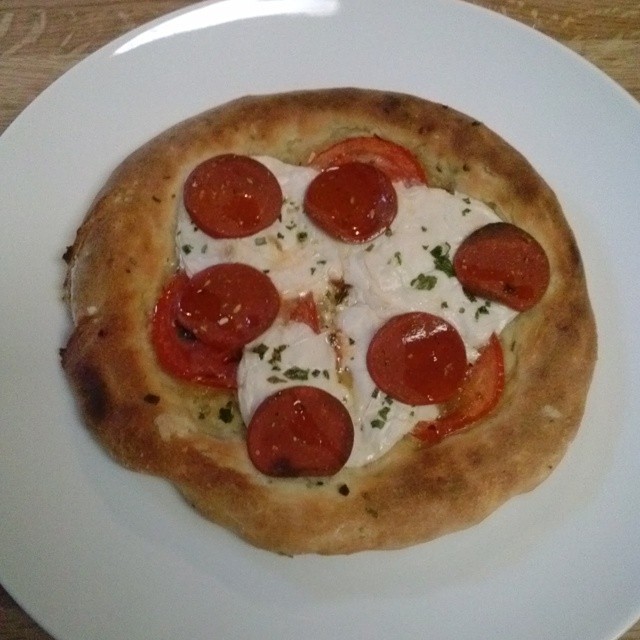 lana-del-swag:  #vegan #veganpizzaday #nofilter   Gimmeeee