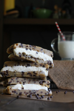 yumi-food:  Cookie Dough Ice Cream Sandwiches