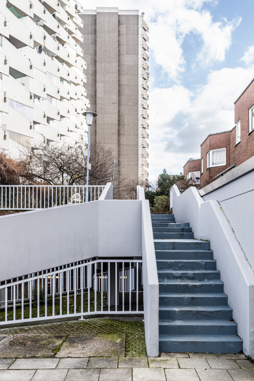 lyoner passage // köln chorweilerwhat is striking in chorweiler is how colours are used to give